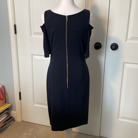 Vince Camuto Fitted Cold Shoulder Dress Size 6 - Picture 2 of 7